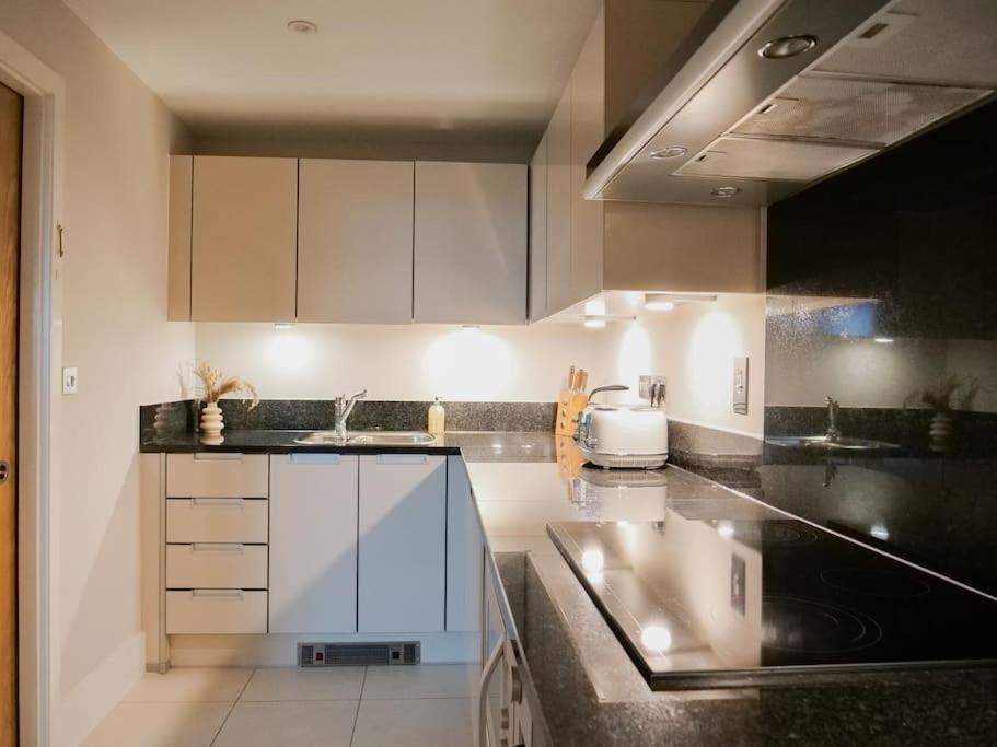 Vista Haven: A Short Let Retreat Appartement Londen